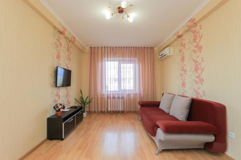 Apartment On Obolonskiy Prospect 12 Kyiv Exterior photo