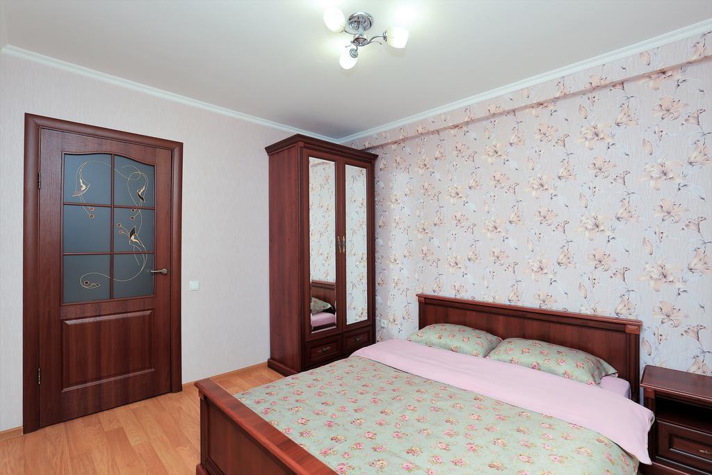 Apartment On Obolonskiy Prospect 12 Kyiv Exterior photo